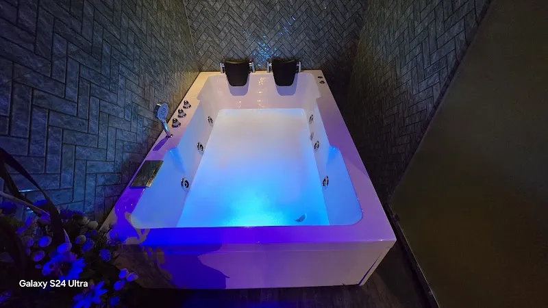 Paradise Spa In Mira Road
