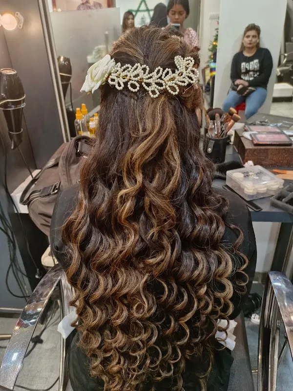 Lakme Salon in Navjivan Society,Mumbai