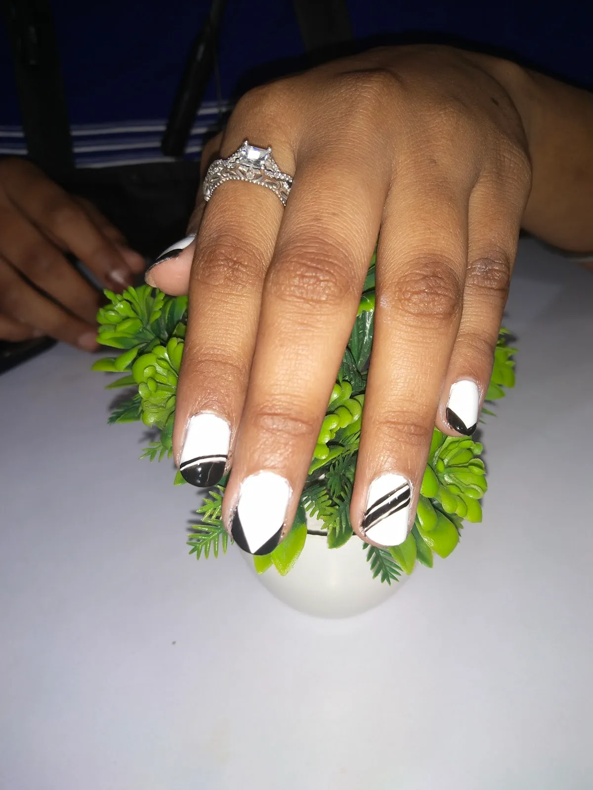 BHAGYASHREE BEAUTY SALON : Best Ladies Salon parlour near me in Mahim West