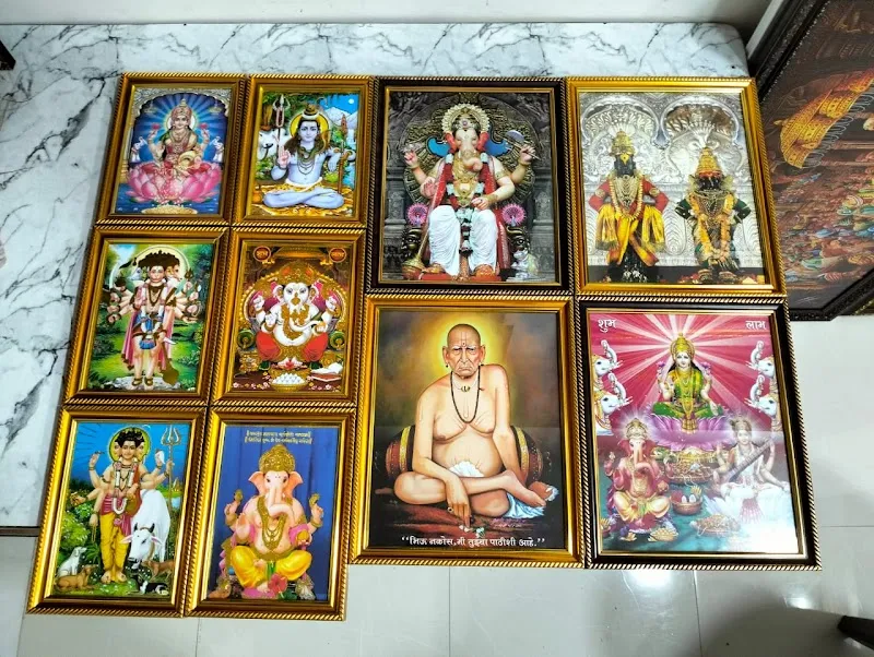 Unique Photo Studio and Frames