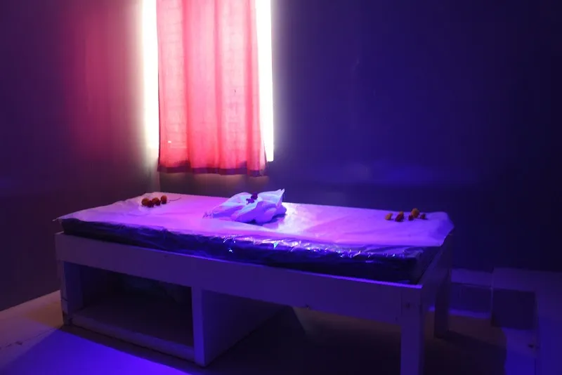 Look at me unisex salon &Spa