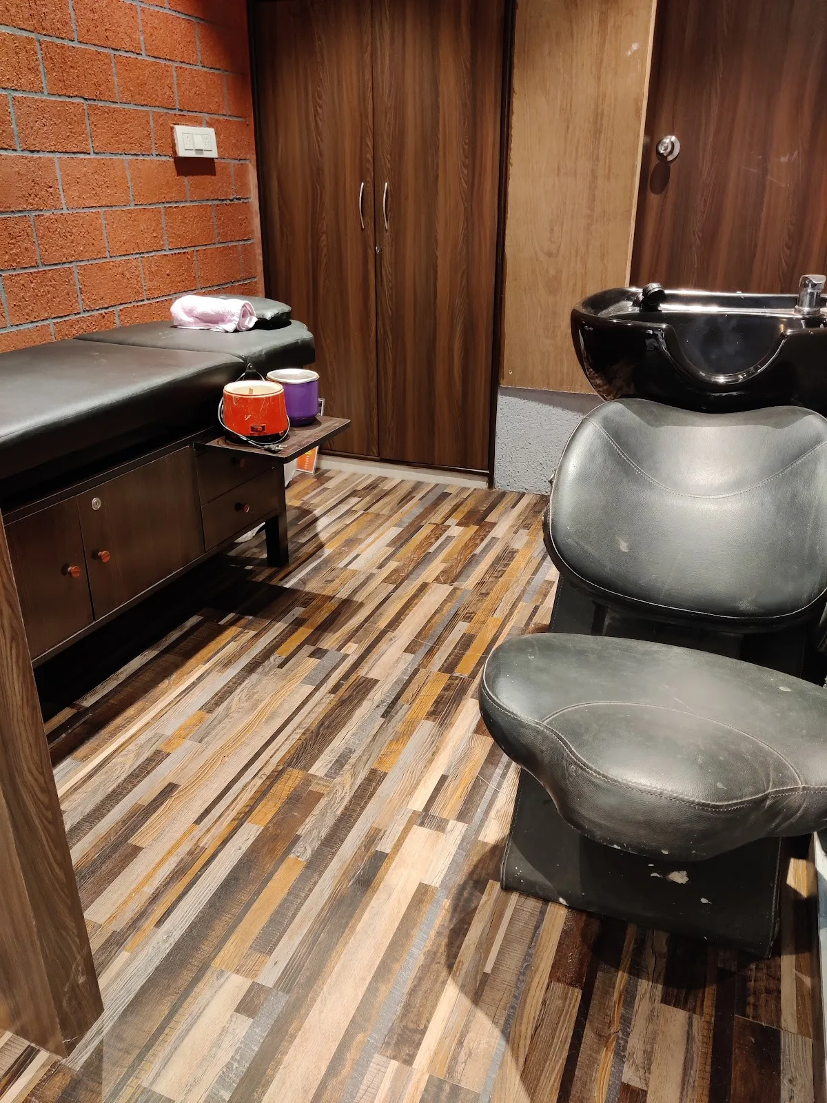 Ivory Beauty Parlour( only for ladies)