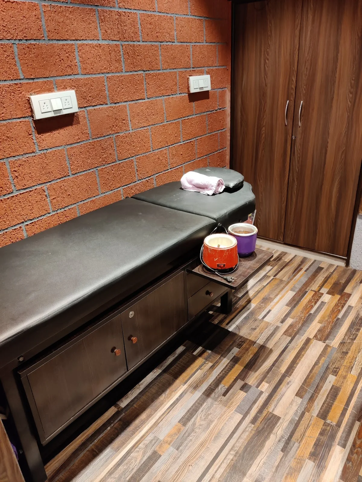 Ivory Beauty Parlour( only for ladies)