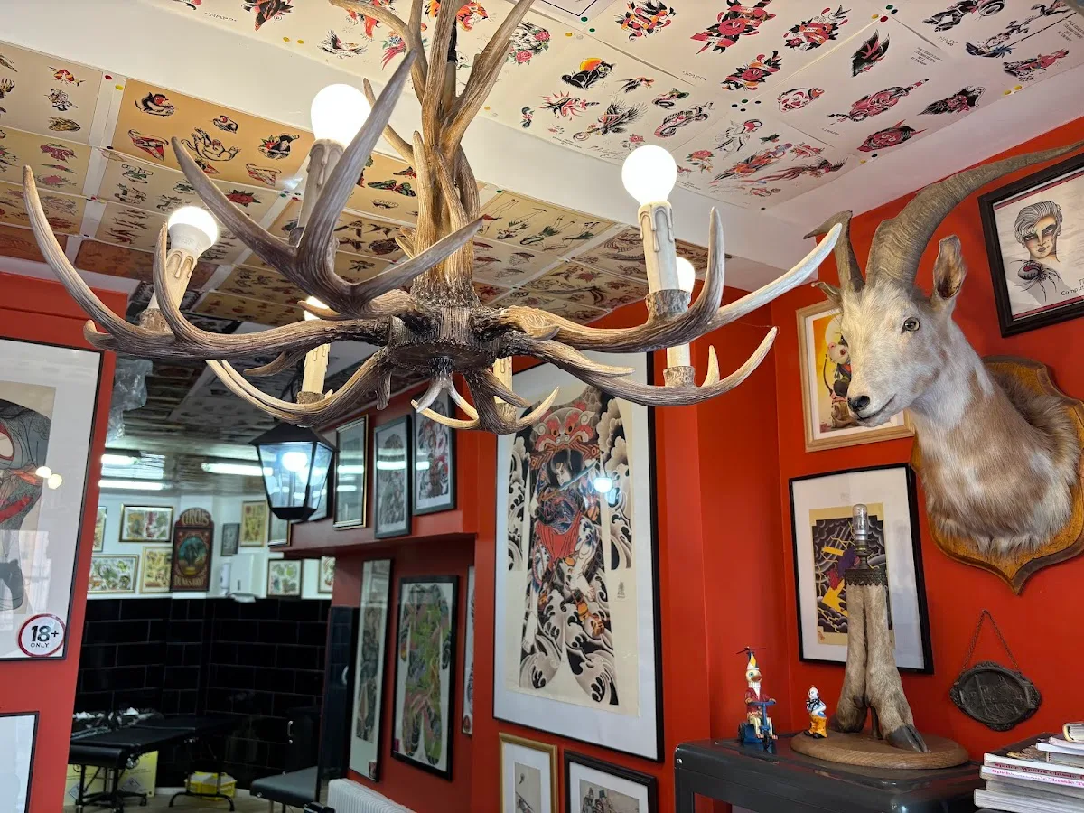Freaks & Geeks Tattoo - Tattoo shop Paris 17