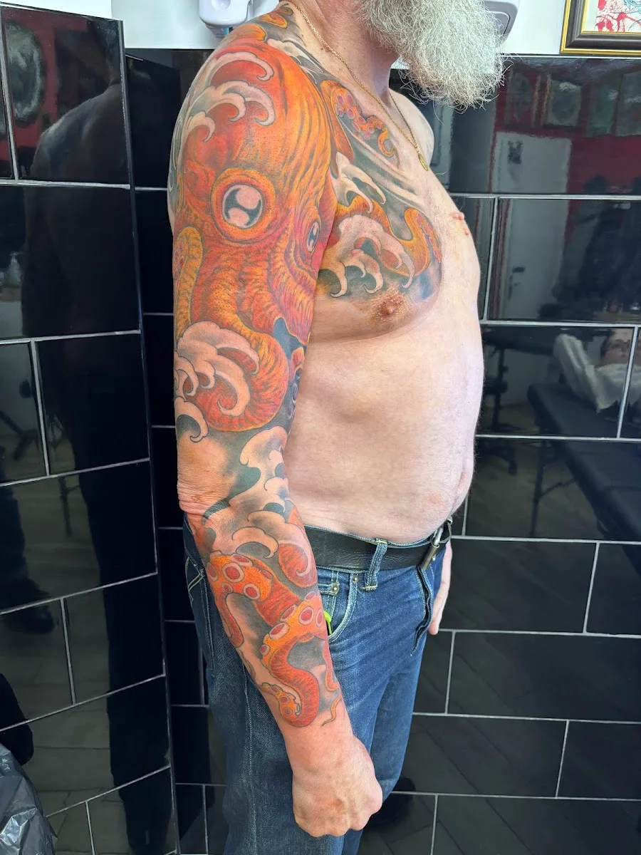 Freaks & Geeks Tattoo - Tattoo shop Paris 17