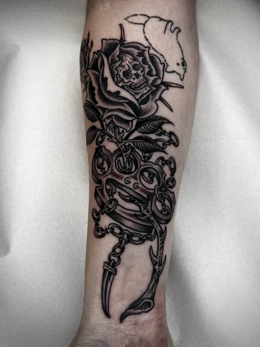 Freaks & Geeks Tattoo - Tattoo shop Paris 17