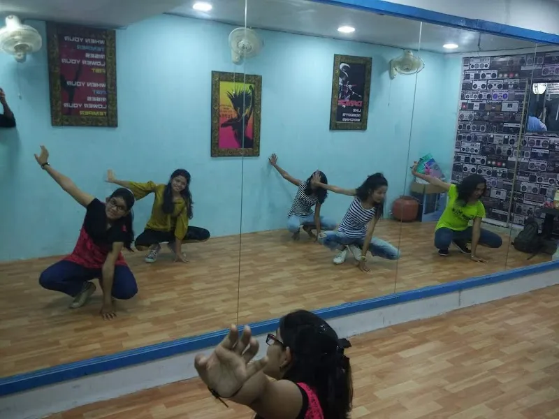 AMS DANCE & EVENT COMPANY