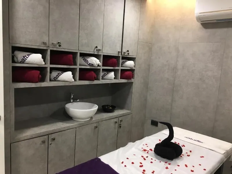 Naturals Salon and Spa | Madhusudan Nagar