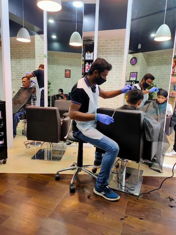 Naturals Salon and Spa | Madhusudan Nagar