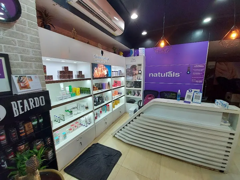 Naturals Salon and Spa | Madhusudan Nagar