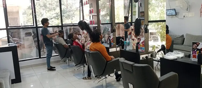 New Colors unisex salon