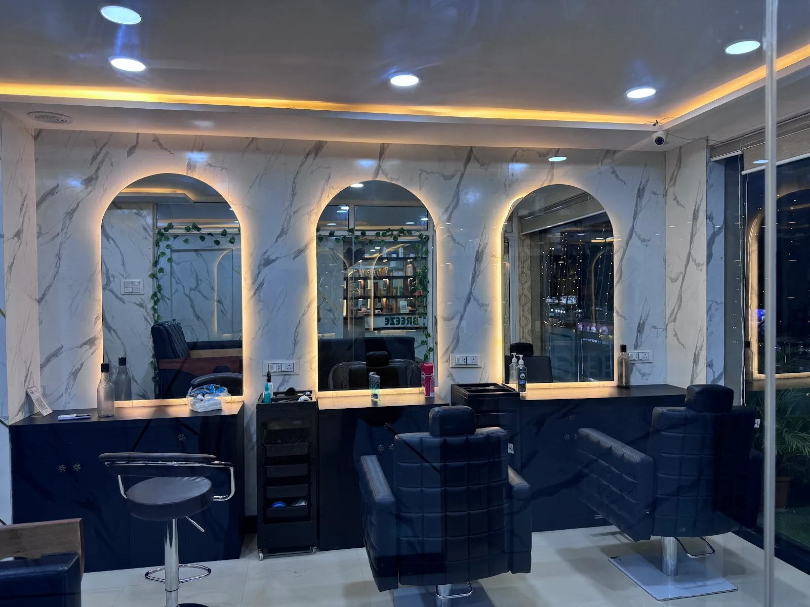 Breeze Unisex Salon and Academy