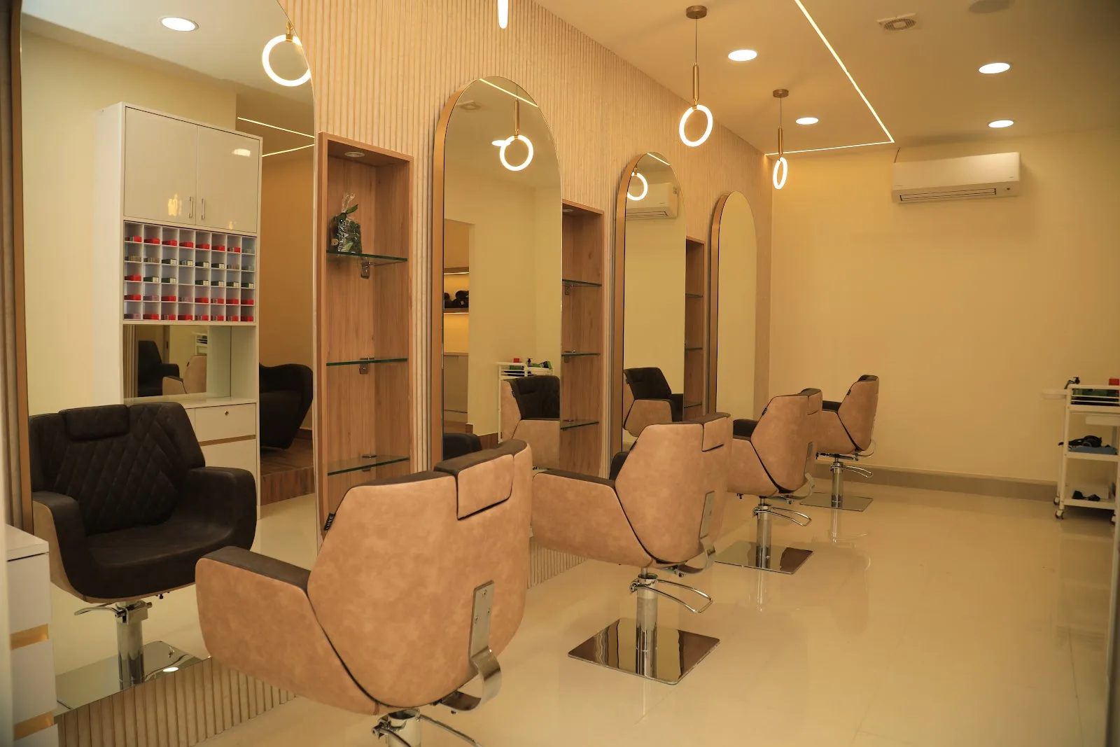 STUDIO11 Mogappair Family Salon