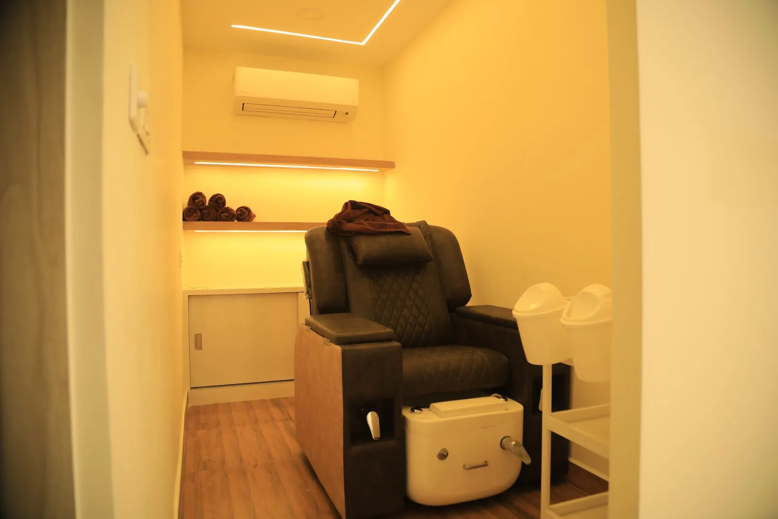 STUDIO11 Mogappair Family Salon