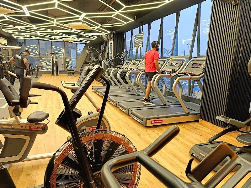 Gold's Gym Lajpat Nagar