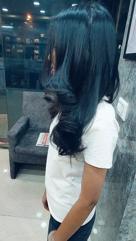 THE TRENDS UNISEX SALON ACADEMY