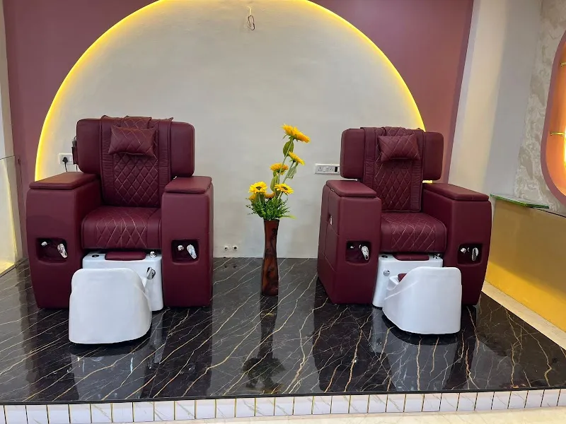Velvet Wave's Luxurious Unisex Salon