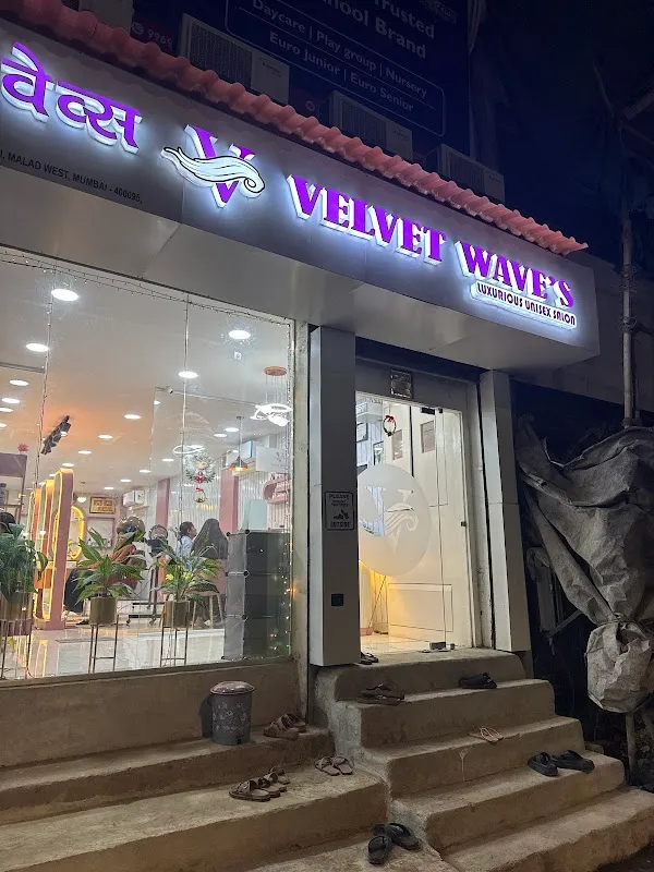 Velvet Wave's Luxurious Unisex Salon