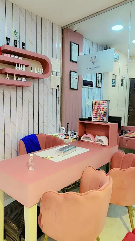 Velvet Wave's Luxurious Unisex Salon
