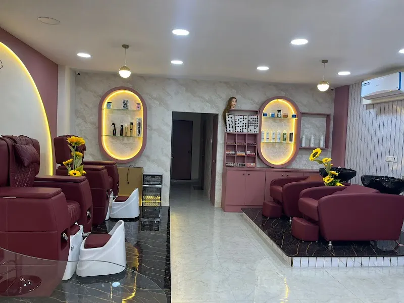 Velvet Wave's Luxurious Unisex Salon