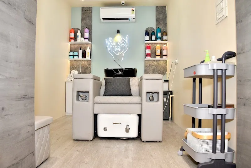 Bright N Shine Unisex Salon & Academy