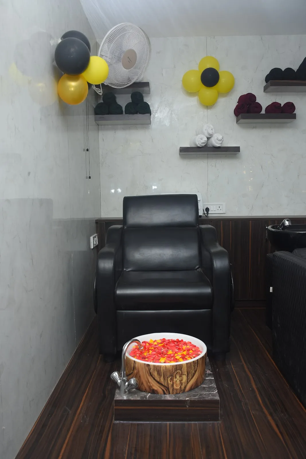 La Beauty Salon & Aesthetics - Unisex Salon in Mogappair West