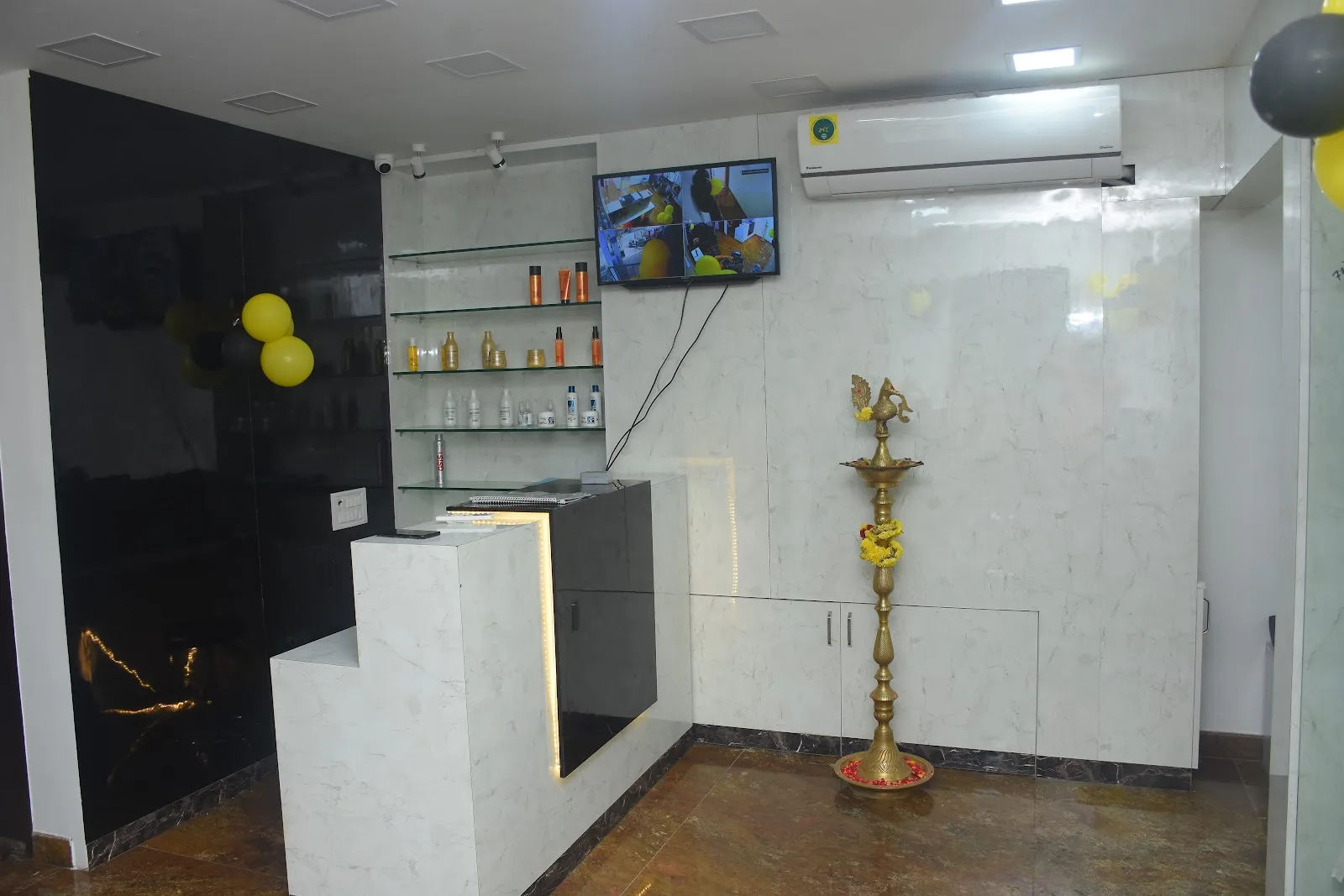 La Beauty Salon & Aesthetics - Unisex Salon in Mogappair West