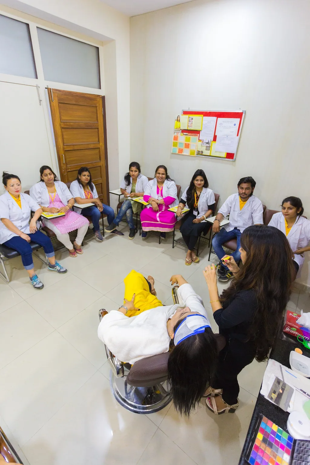 Diva N Debonair (Beauty Lounge)-Ladies Unisex Bridal Beauty Parlour Salon In Jaipur- Best Makeup Artist In Jaipur