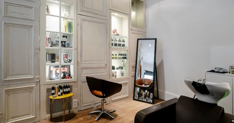 VEE PARIS HAIR