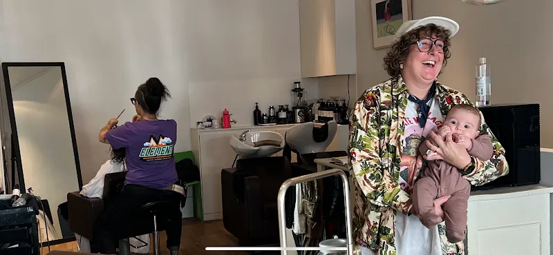 VEE PARIS HAIR