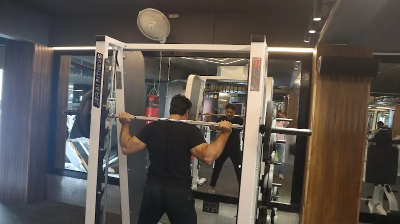 Fit Planet Gym Boring Road-Best Gym in Boring Road Patna. Biggest Gym in Boring Road Patna