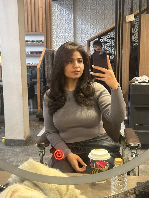 Looks Salon, F-144 Rajouri Garden