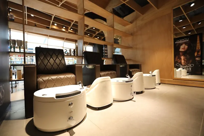 Looks Salon, F-144 Rajouri Garden