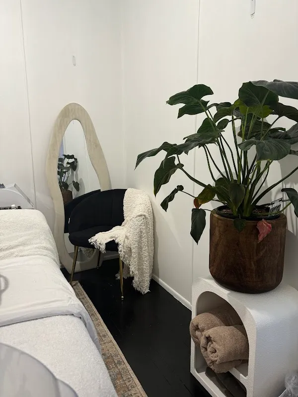 Suki by Lisa Head and Scalp Spa
