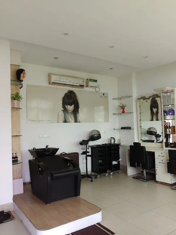 Aquiver Unisex Spa & Salon