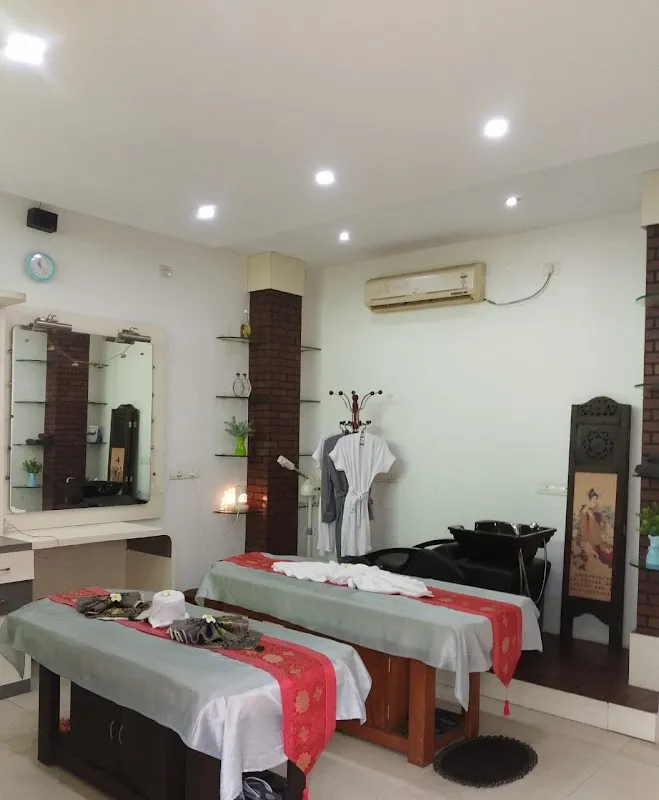 Aquiver Unisex Spa & Salon