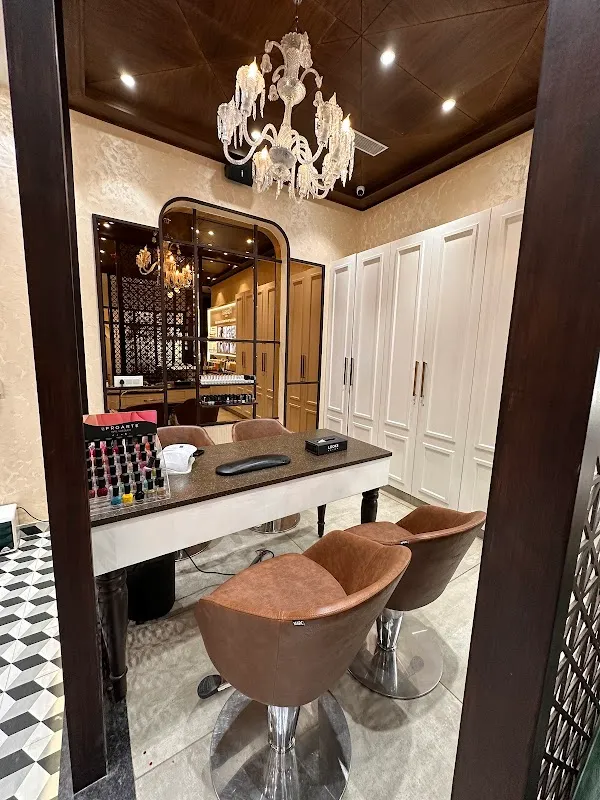 Looks Salon South city Ludhiana