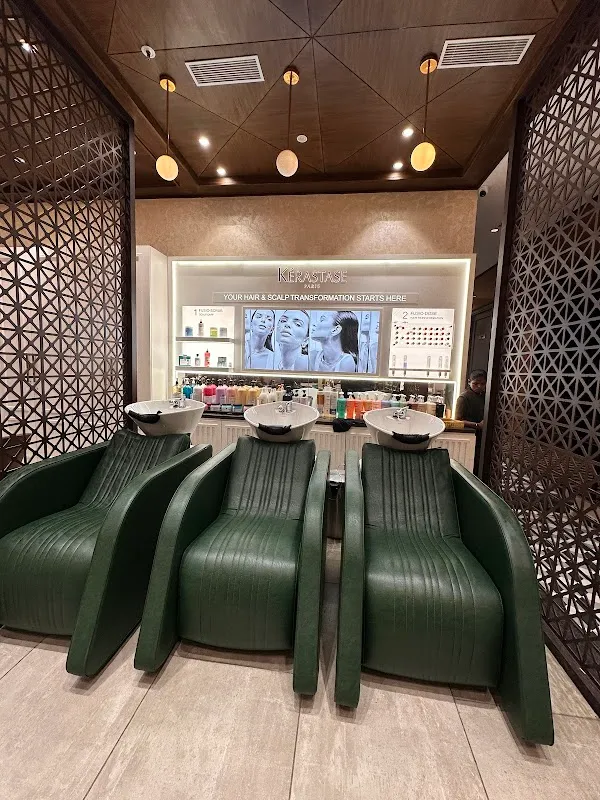 Looks Salon South city Ludhiana