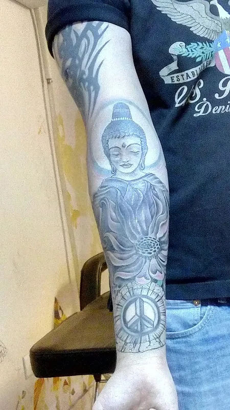 Ron Tattoos and Piercing