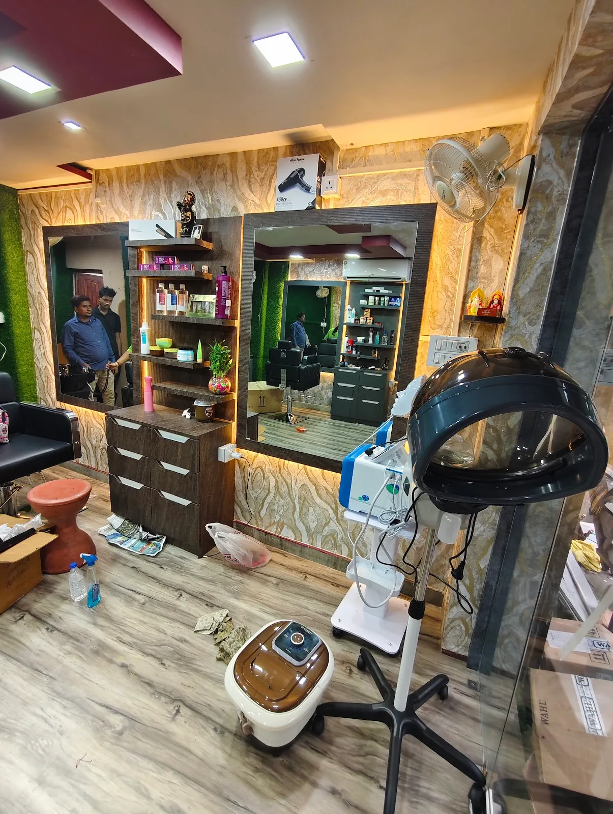 AARAV'S The Style Lounge