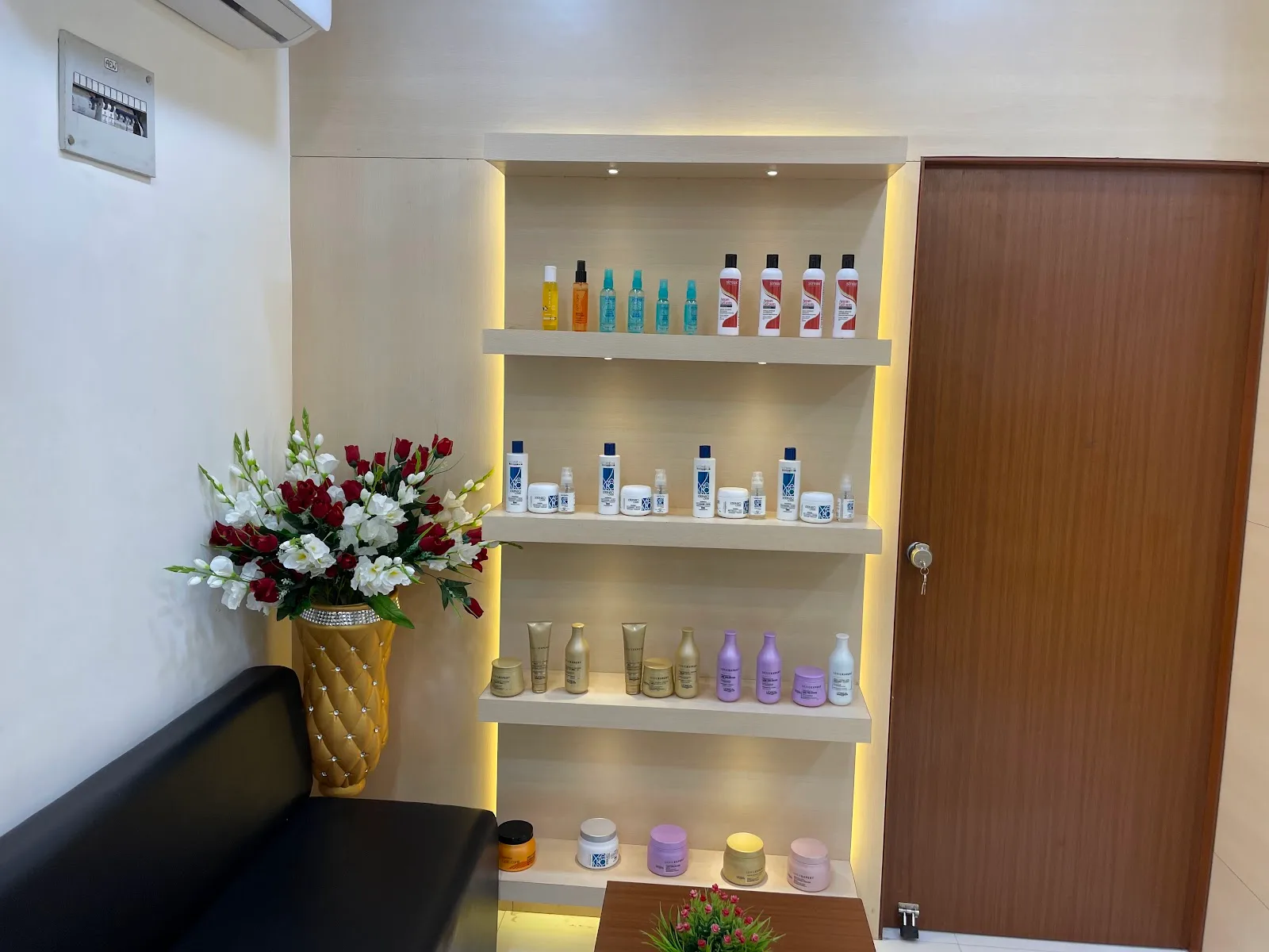 Mona Beauty Salon