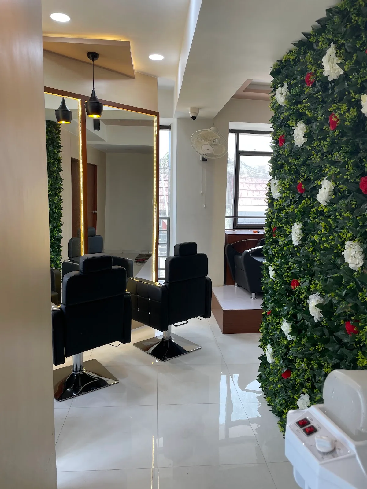 Mona Beauty Salon