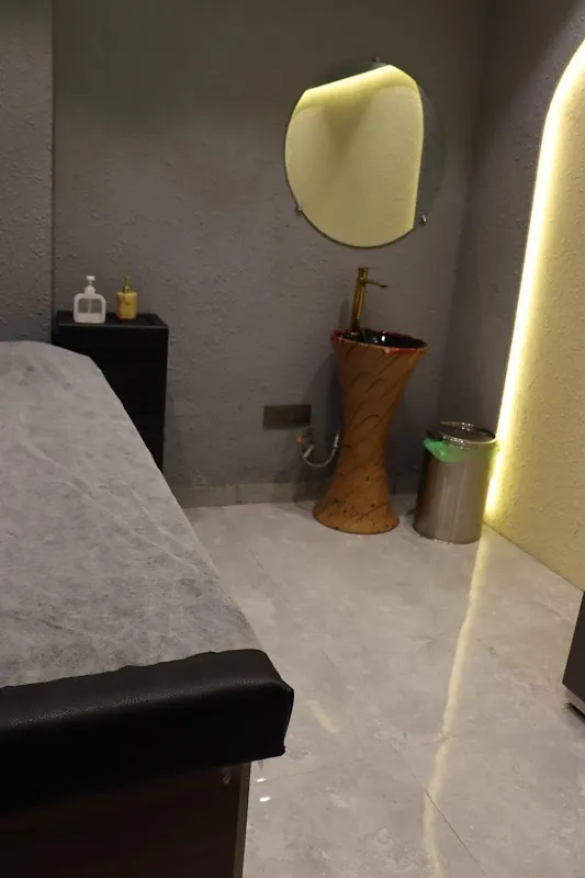 D Amoura Unisex Salon