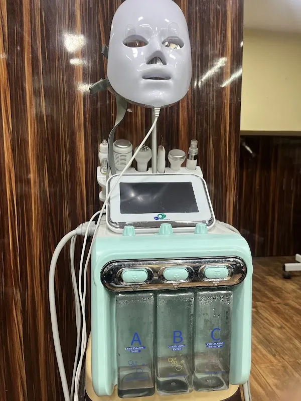 Unique Salon and Spa Unisex | Best Salon in Dronagiri Uran