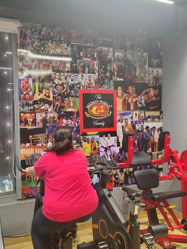 FITNESS WORLD GYM - Best Gym in Karol Bagh, Top Luxury Gym in Karol Bagh, Zumba, Aerobic, Yoga Classes, Kick Boxing