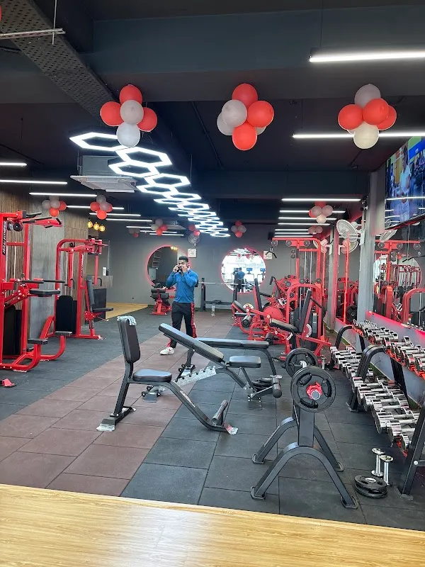 FITNESS WORLD GYM - Best Gym in Karol Bagh, Top Luxury Gym in Karol Bagh, Zumba, Aerobic, Yoga Classes, Kick Boxing