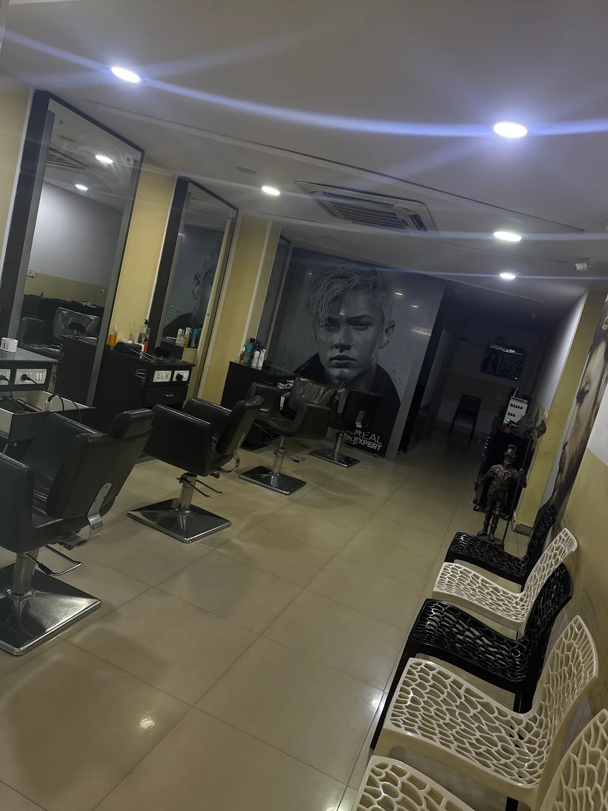Loreal Maine Street Family Salon – Best Unisex Hair & Beauty Salon in Muralinagar Vizag | Haircuts, Makeup, Keratin, Facials