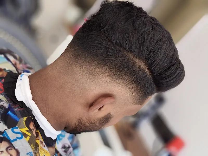 Divine Paris Unisex Salon
