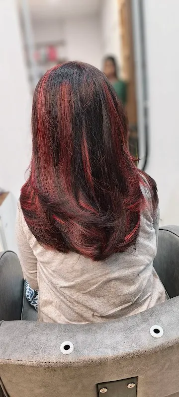Divine Paris Unisex Salon