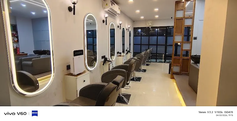 Divine Paris Unisex Salon